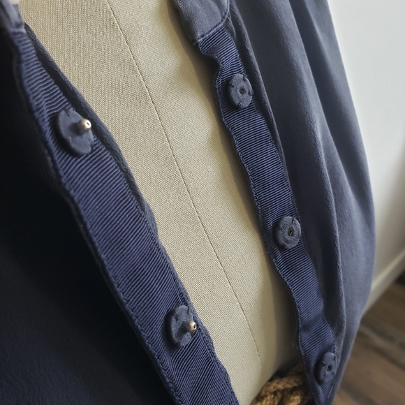 Banana Republic size 0 Navy Blue 100% silk blouse - Picture 3 of 14